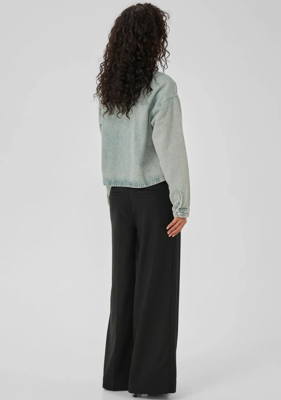 MY ESSENTIAL WARDROBE DENIMJACK