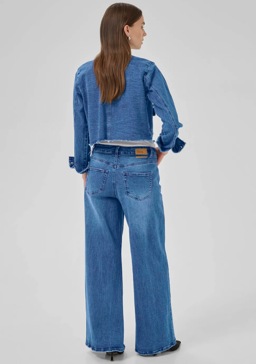 MY ESSENTIAL WARDROBE JASJE