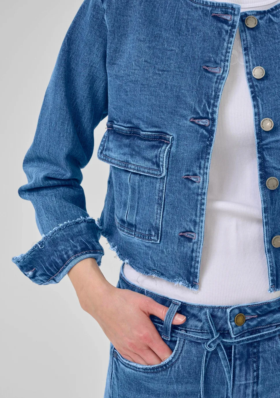 MY ESSENTIAL WARDROBE JASJE