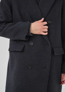 MY ESSENTIAL WARDROBE MANTEL