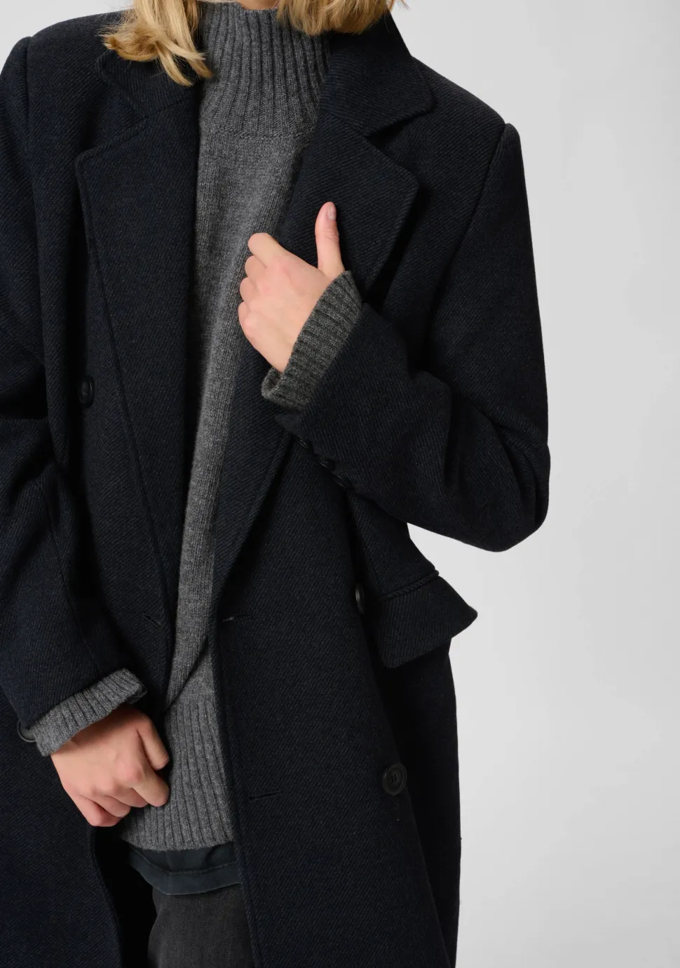 MY ESSENTIAL WARDROBE MANTEL