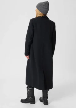 MY ESSENTIAL WARDROBE MANTEL