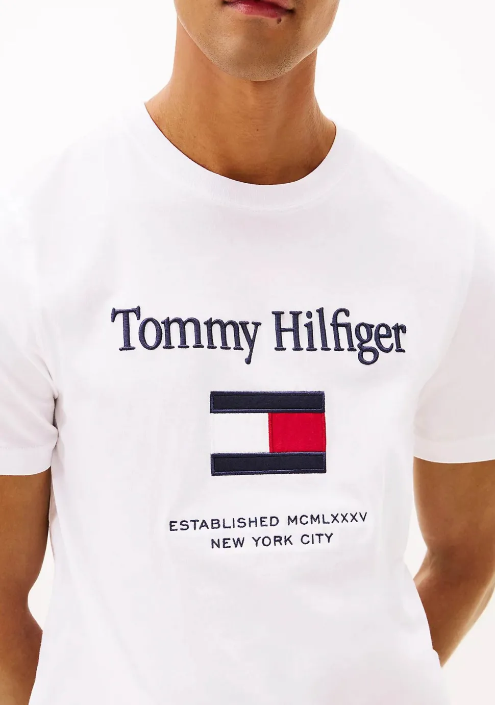 TOMMY HILFIGER TSHIRT